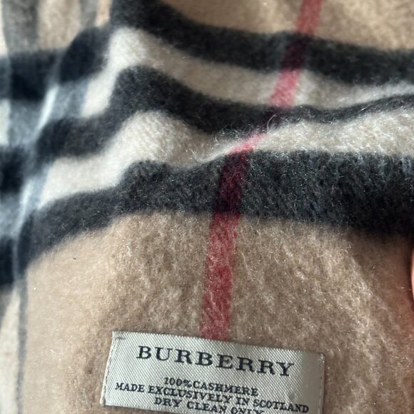 Classic Burberry Scarf - Picture 3 of 4